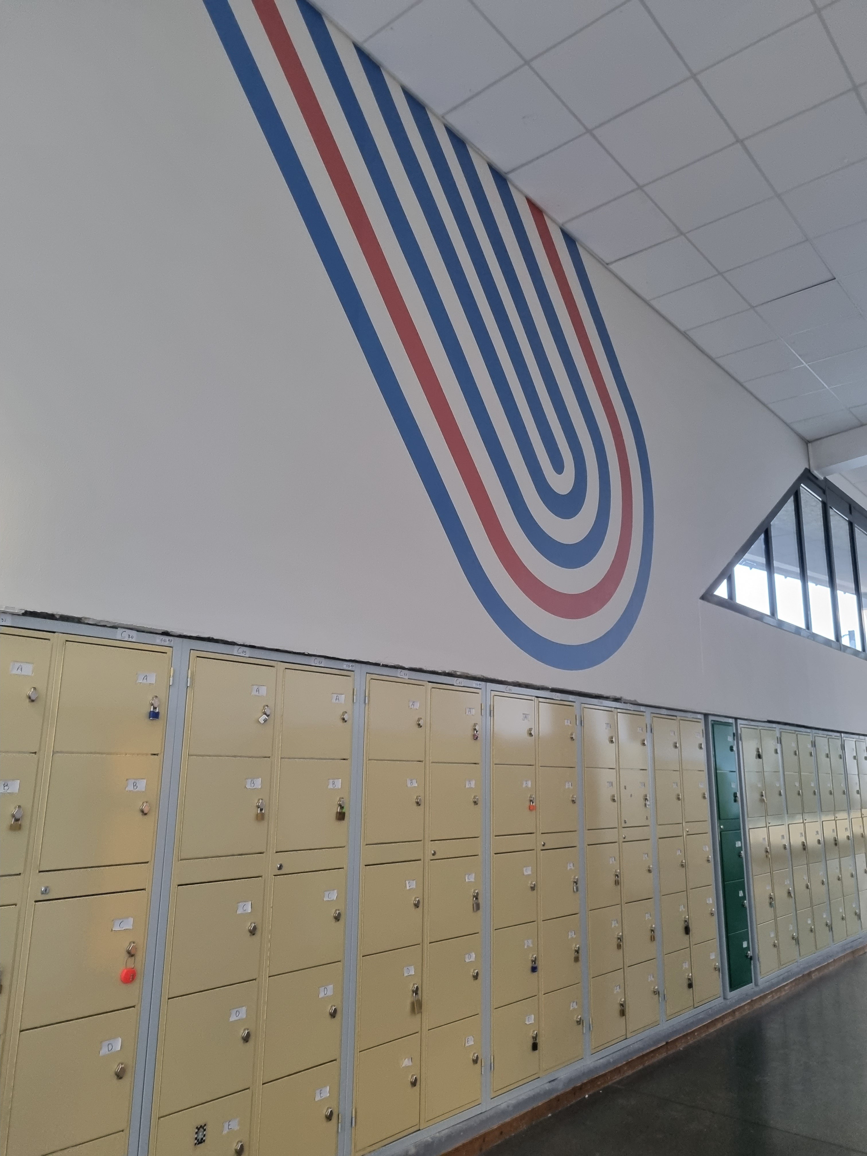ADHESIFS MURAUX - VITROPHANIE - PANNEAUX LIEGE - ENSEIGNES DRAPEAUX