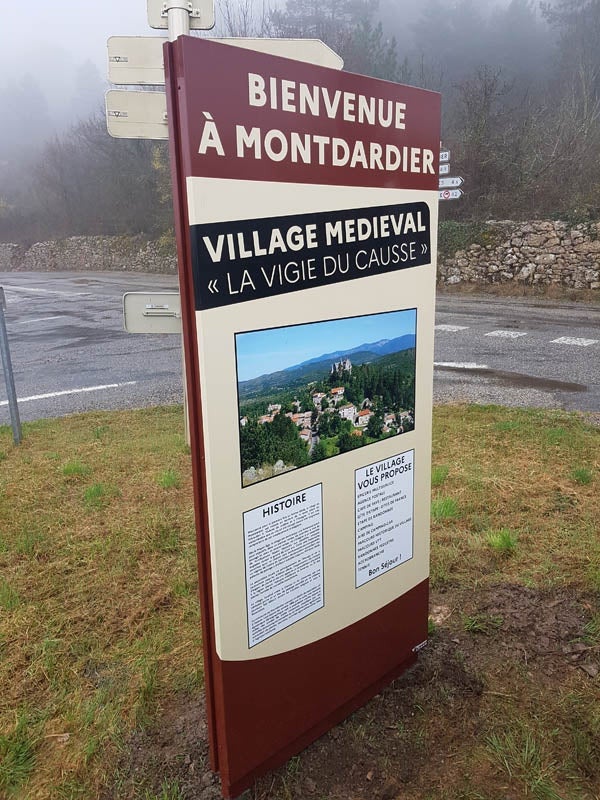MAIRIE DE MONTDARDIER / TOTEM ET PANNEAUX