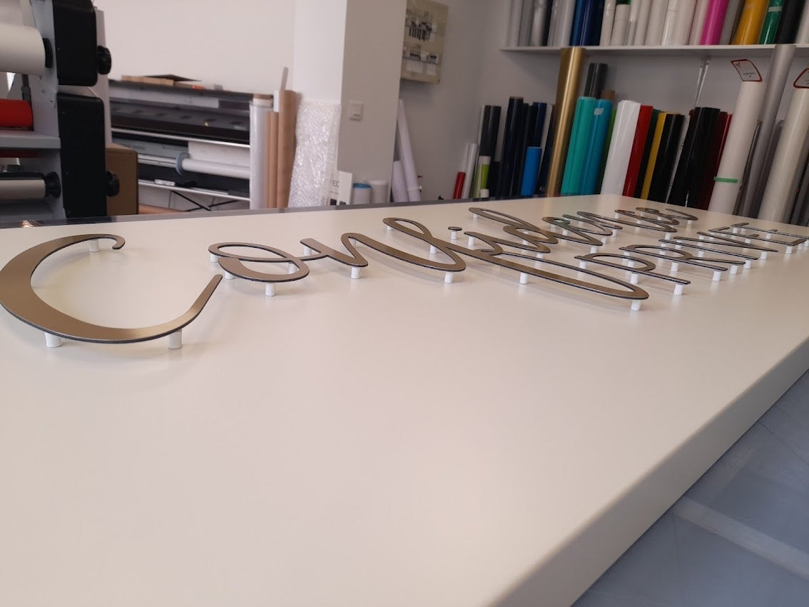 Nouvelle Enseigne pour l'institut de Beauté, Confidence Privée installé sur Le Mans par Signarama Le Mans