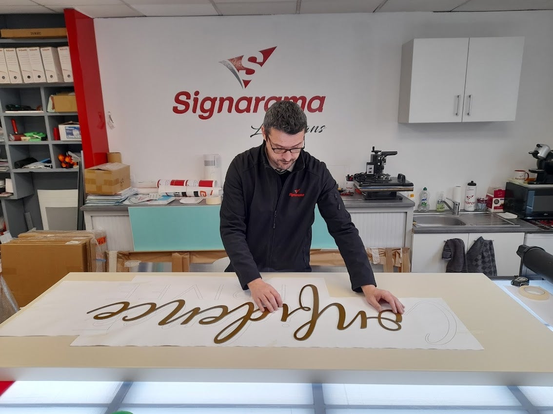 Nouvelle Enseigne pour l'institut de Beauté, Confidence Privée installé sur Le Mans par Signarama Le Mans
