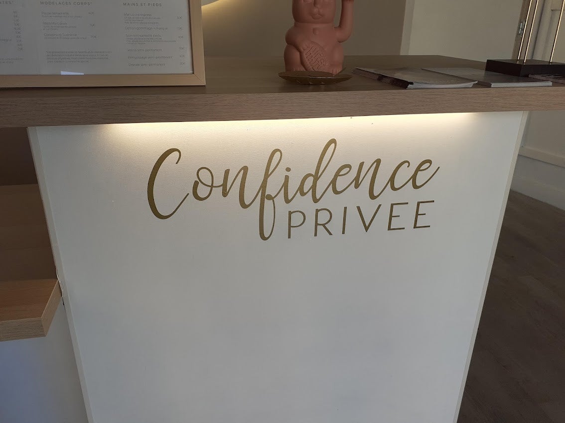 Nouvelle Enseigne pour l'institut de Beauté, Confidence Privée installé sur Le Mans par Signarama Le Mans
