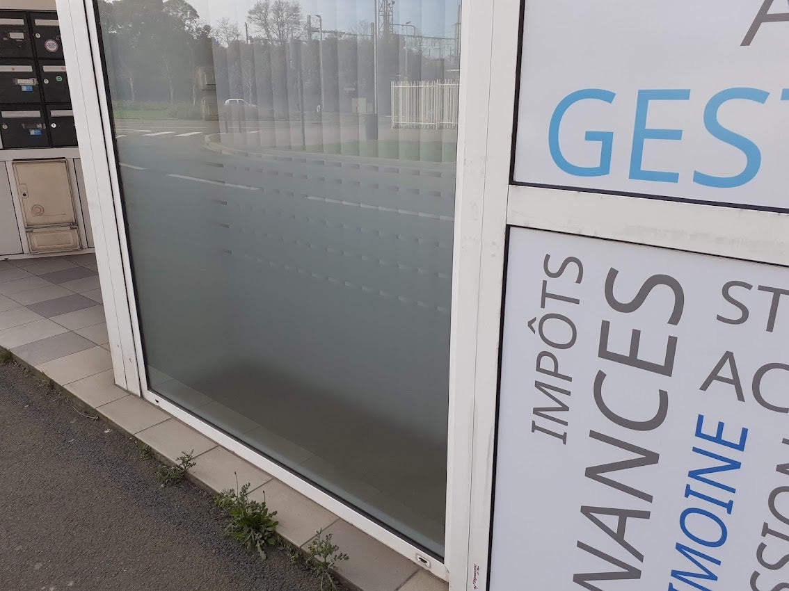Marquage de Vitrine pour VS Invest's par Signarama Le Mans