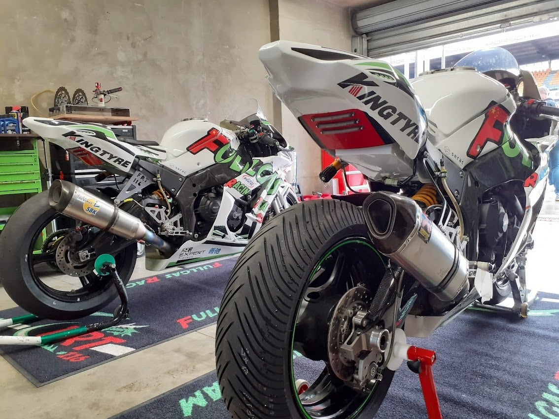 Covering sur 2 Motos pour le Team FRT 116 par Signarama Le Mans