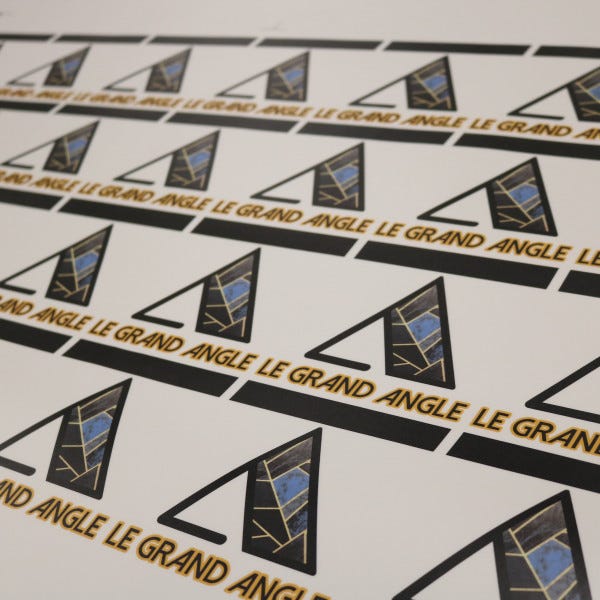 logo-sticker-autocollant-logo-vinyle-impression-by-signarama-montpellier