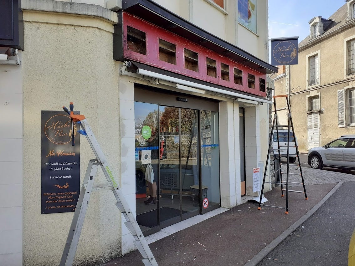 Nouvelle Enseigne pour la Boulangerie La Huche à Pain installé à Sablé Sur Sarthe par Signarama Le Mans