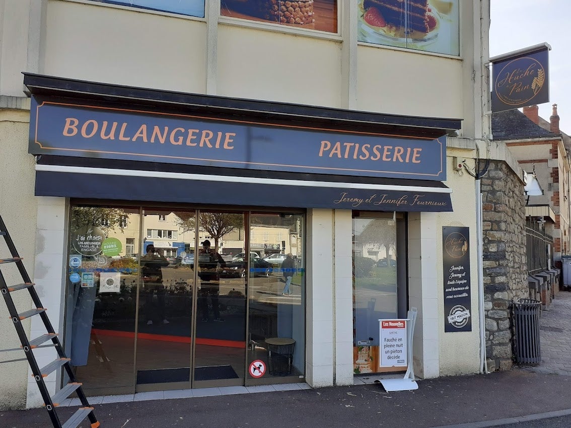 Nouvelle Enseigne pour la Boulangerie La Huche à Pain installé à Sablé Sur Sarthe par Signarama Le Mans