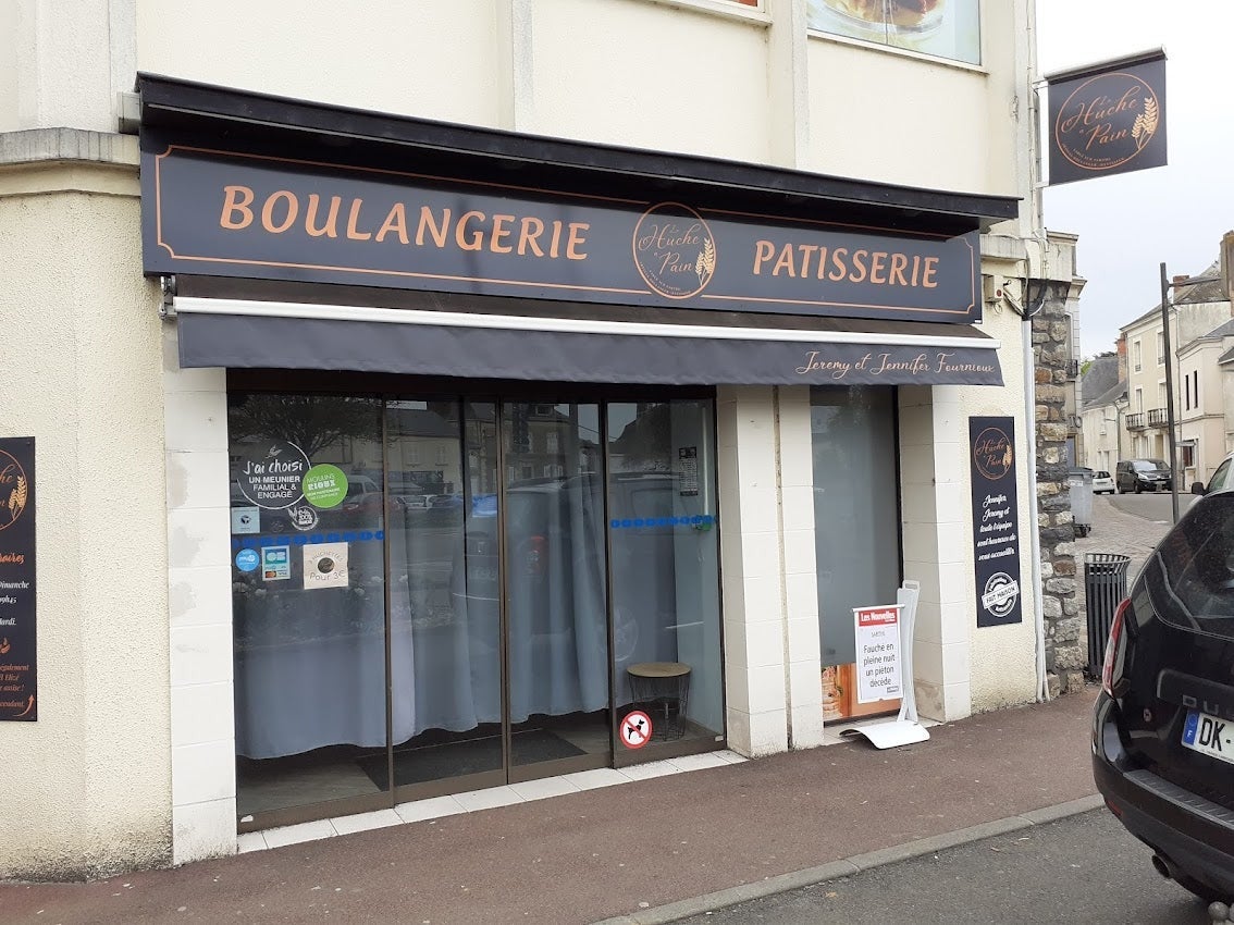 Nouvelle Enseigne pour la Boulangerie La Huche à Pain installé à Sablé Sur Sarthe par Signarama Le Mans