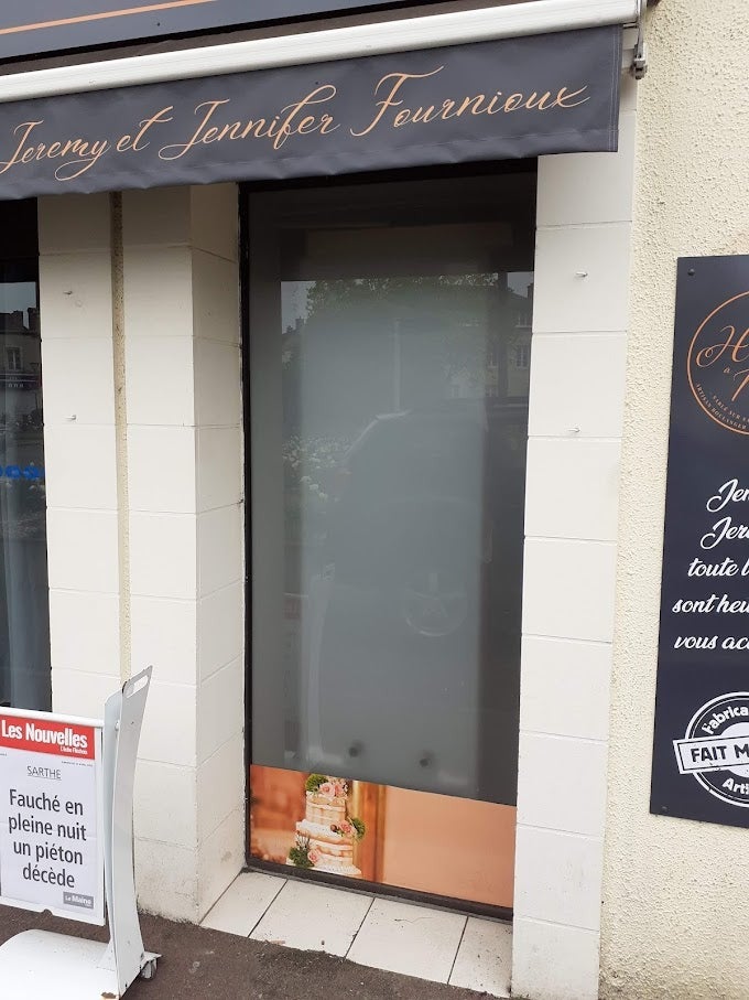 Nouvelle Enseigne pour la Boulangerie La Huche à Pain installé à Sablé Sur Sarthe par Signarama Le Mans