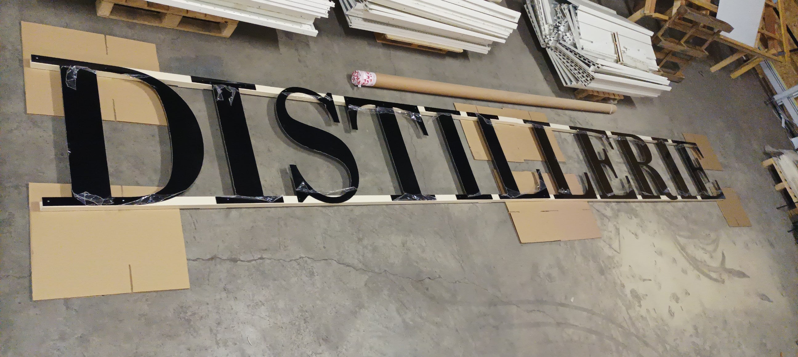 enseigne lettres découpées