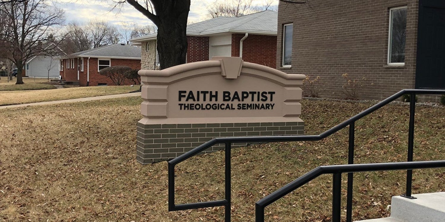 Freestanding & Standalone Signs