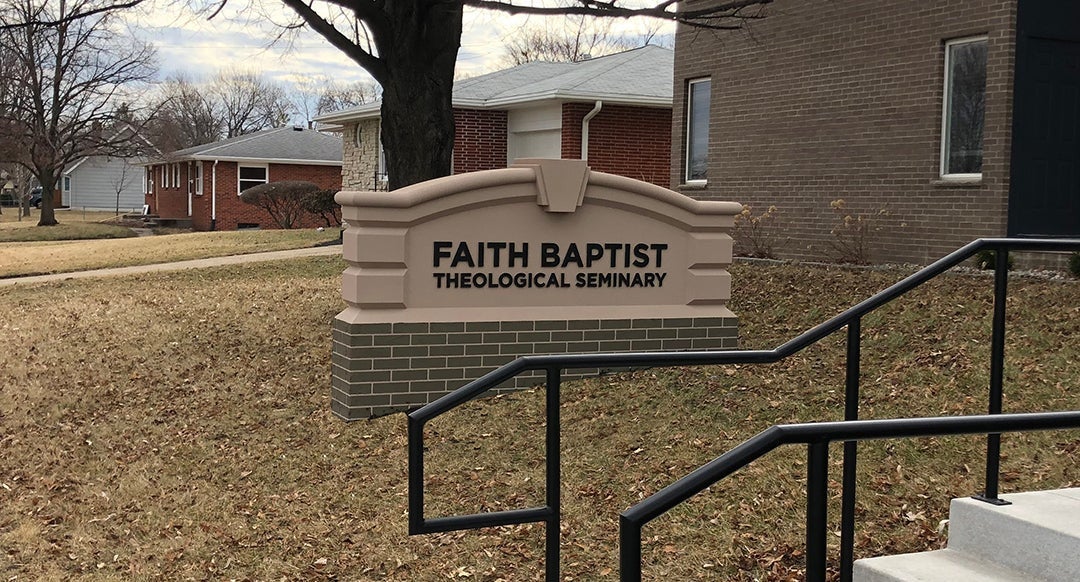 Freestanding & Standalone Signs