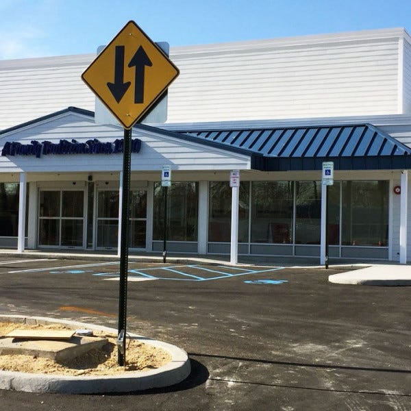 Parkinglotsignagetwowaytraffic