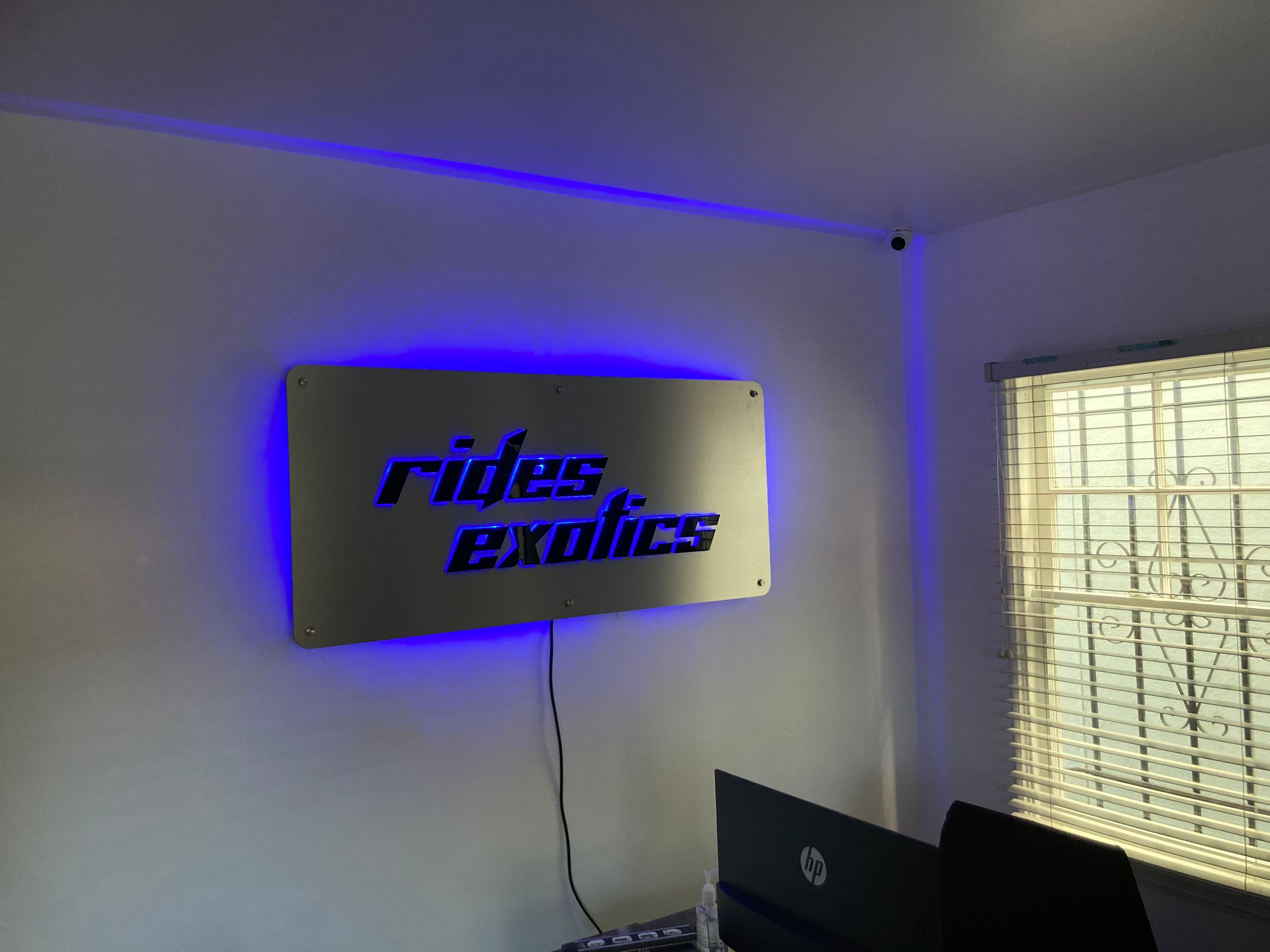 Illuminated & Lighted Signs