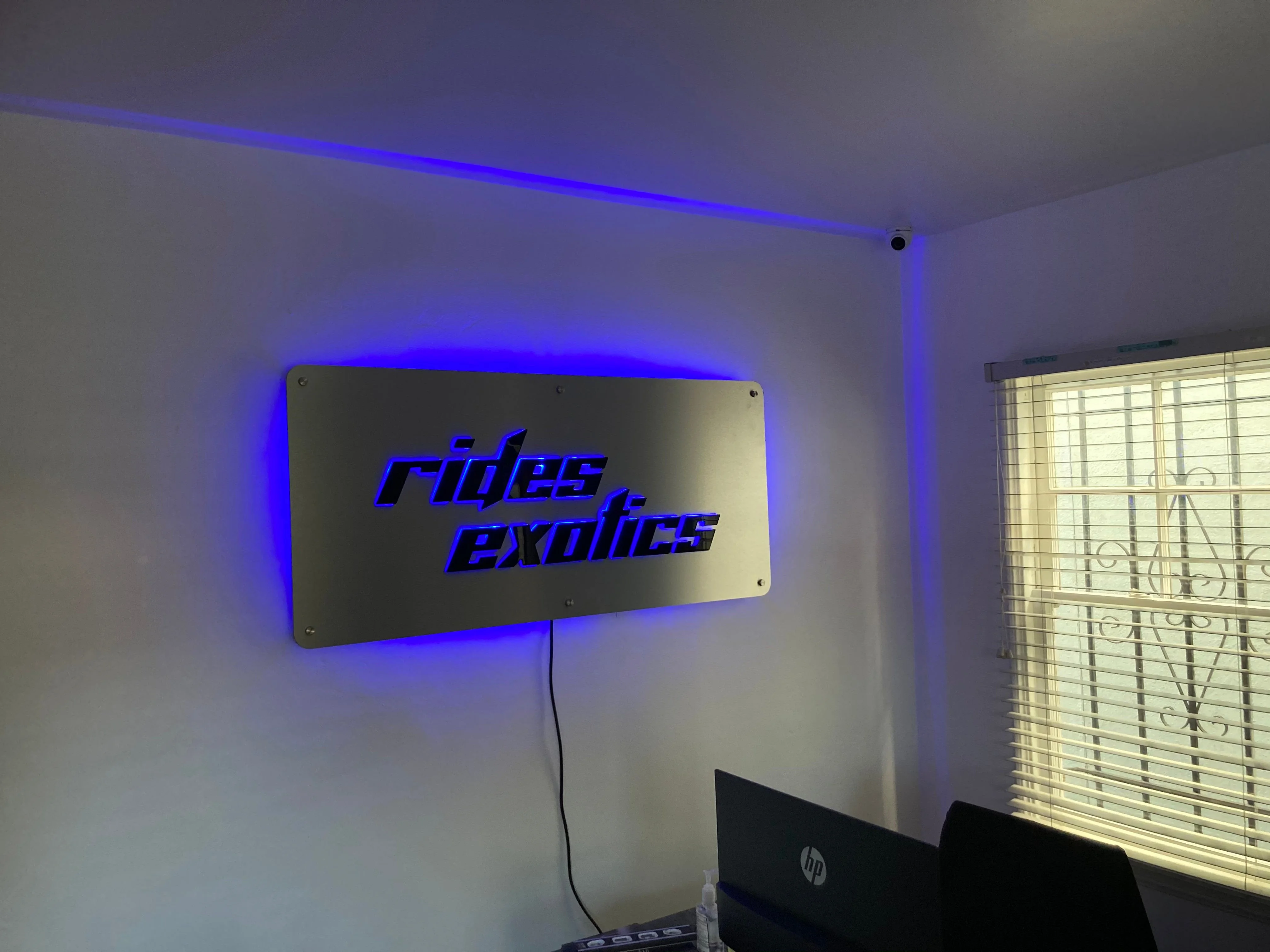 Illuminated & Lighted Signs