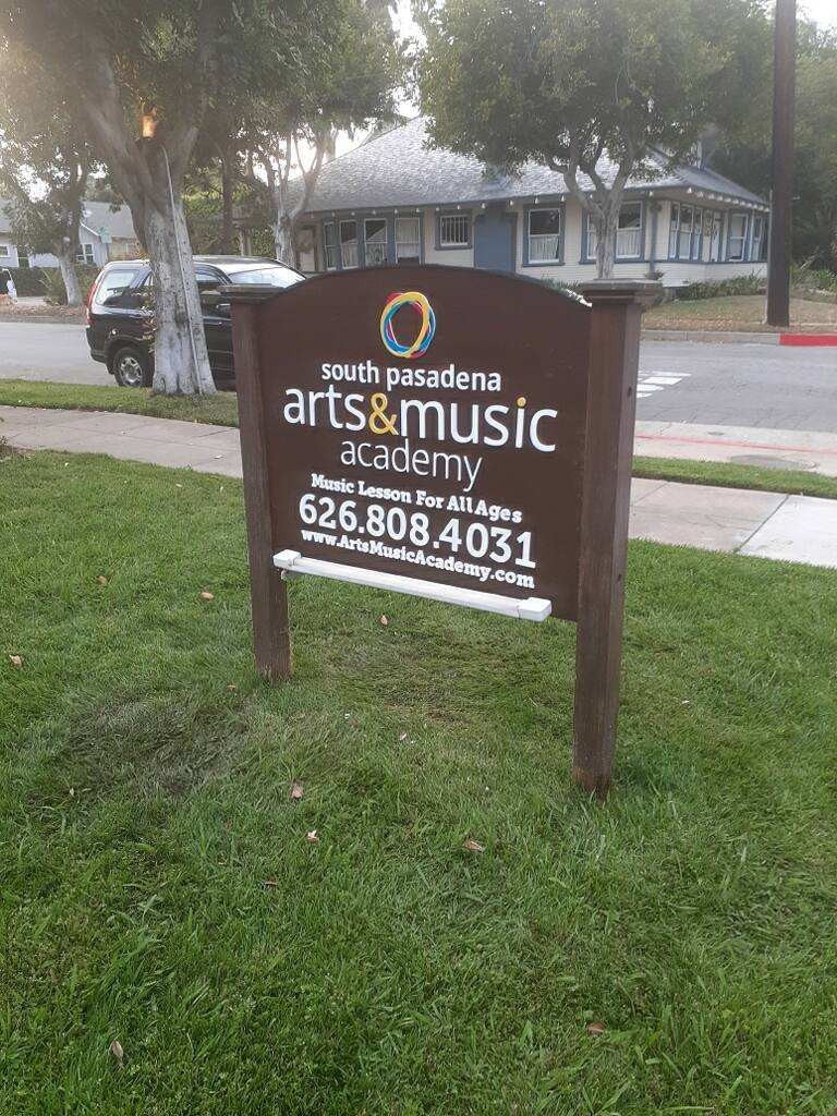 7 Quick Maintenance Tips for Wooden Signs in Brookfield, CT