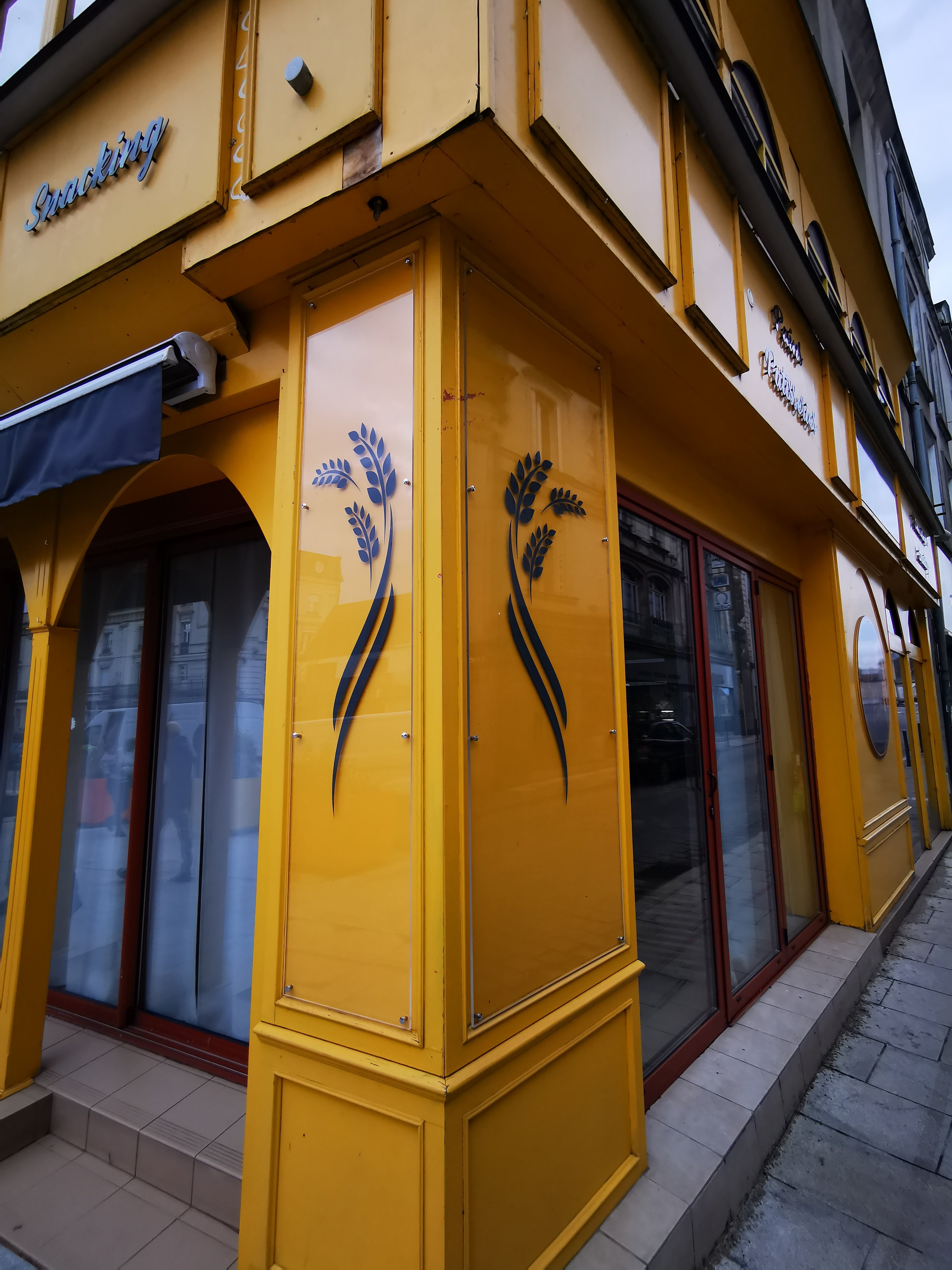 Nouvelle Enseigne pour la Boulangerie La Huche à Pain installé à Sablé Sur Sarthe par Signarama Le Mans
