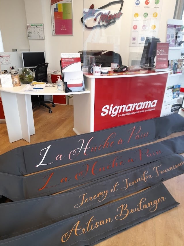 Nouvelle Enseigne pour la Boulangerie La Huche à Pain installé à Sablé Sur Sarthe par Signarama Le Mans