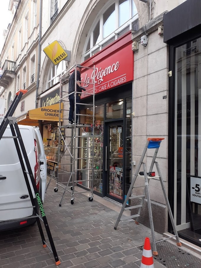 Nouvelle Enseigne pour le Tabac - Presse "La Régence" par Signarama Le Mans