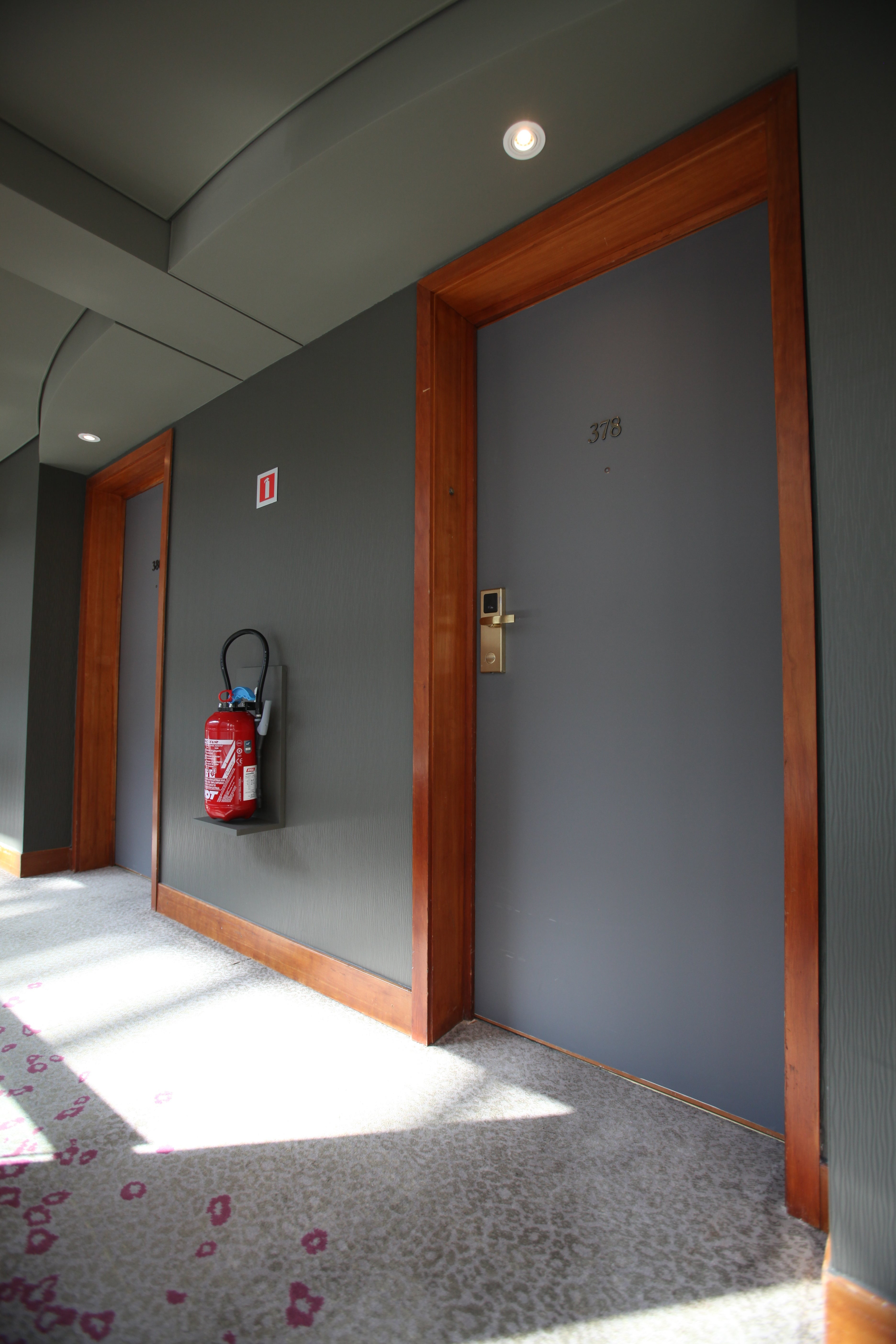 RELOOKEZ VOS MURS, MEUBLES ET MOBILIERS