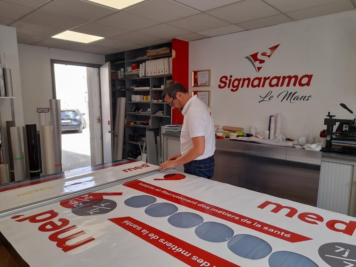 Habillage d'un véhicule pour Interimed' installé sur Le Mans & Caen par Signarama Le Mans