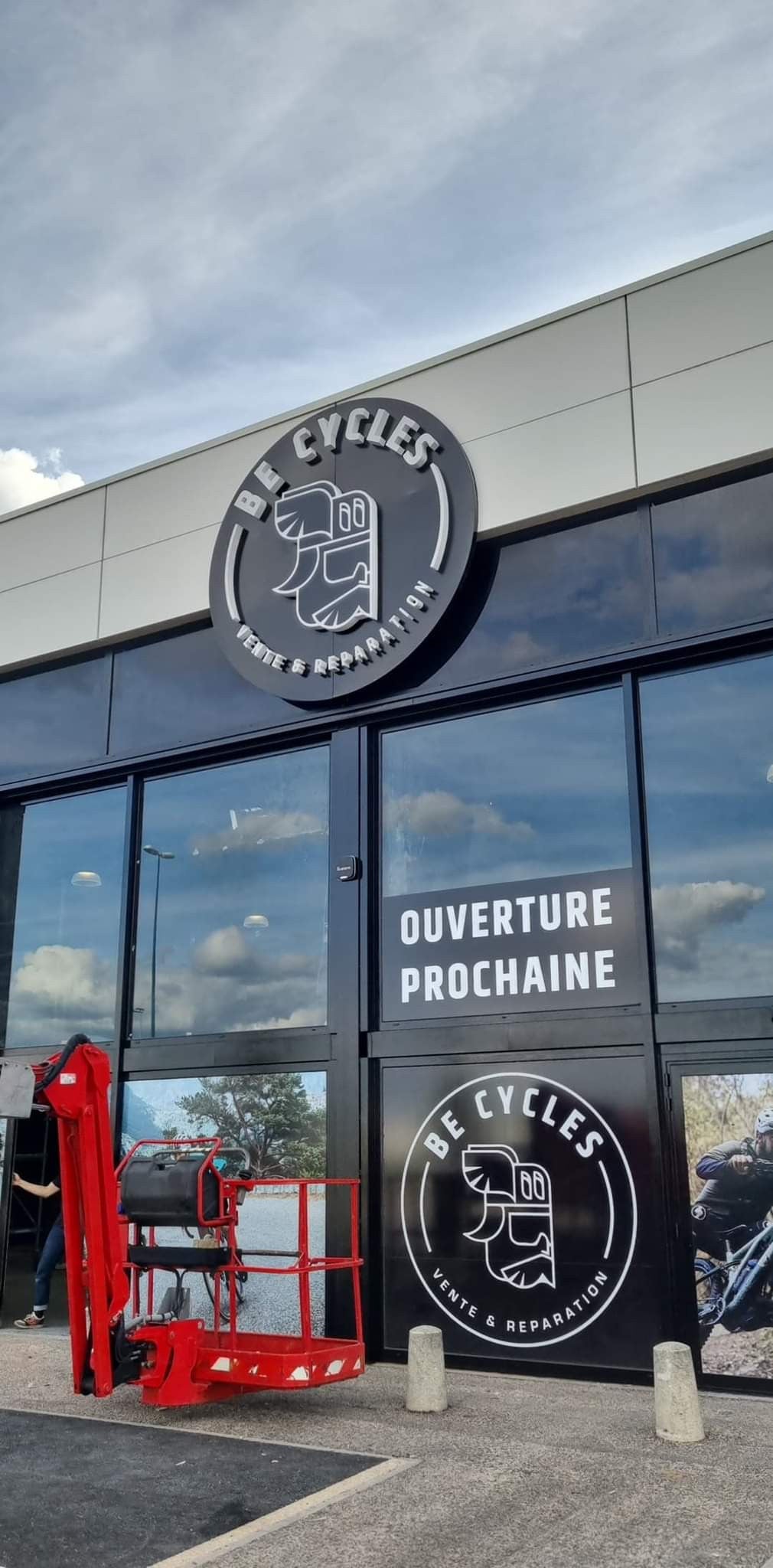 Lettres boitiers sur façade