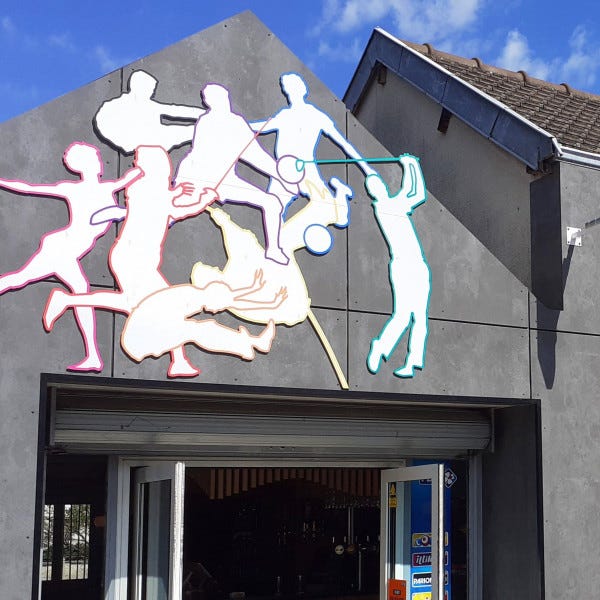 enseigne-decoupe-fabrication-lettrage-adhesif-impression-pose-facade-aube-signarama-troyes