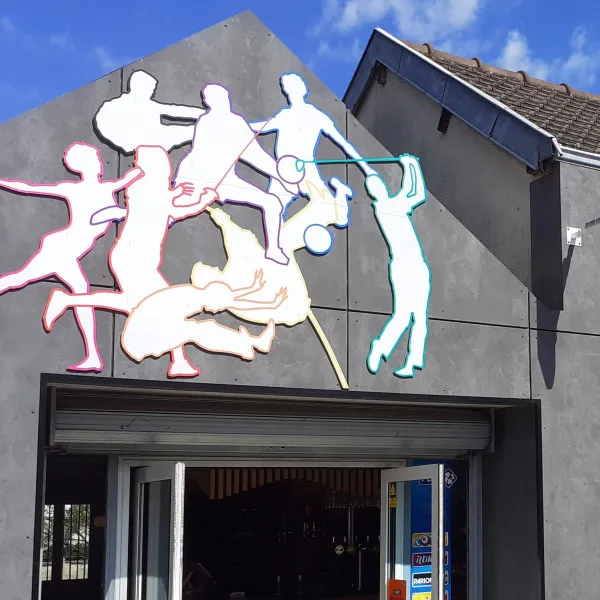 enseigne-decoupe-fabrication-lettrage-adhesif-impression-pose-facade-aube-signarama-troyes