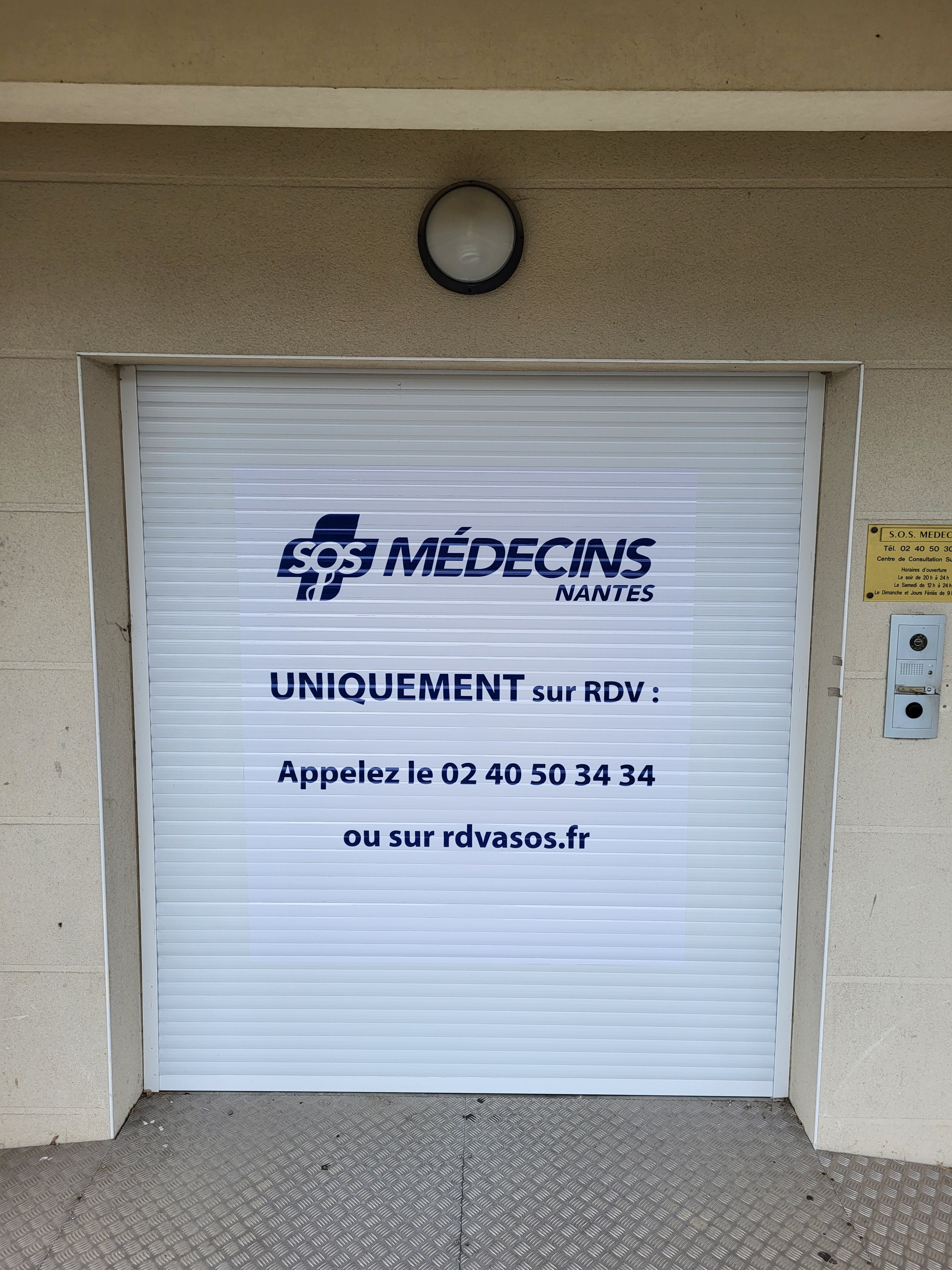 Vitrophanie, marquage véhicule et adhésifs sur rideau par Signarama Nantes