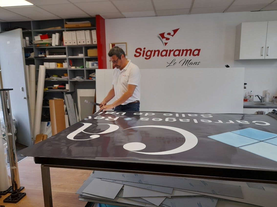 Conception et Pose d'une Enseigne pour Carlito par Signarama Le Mans