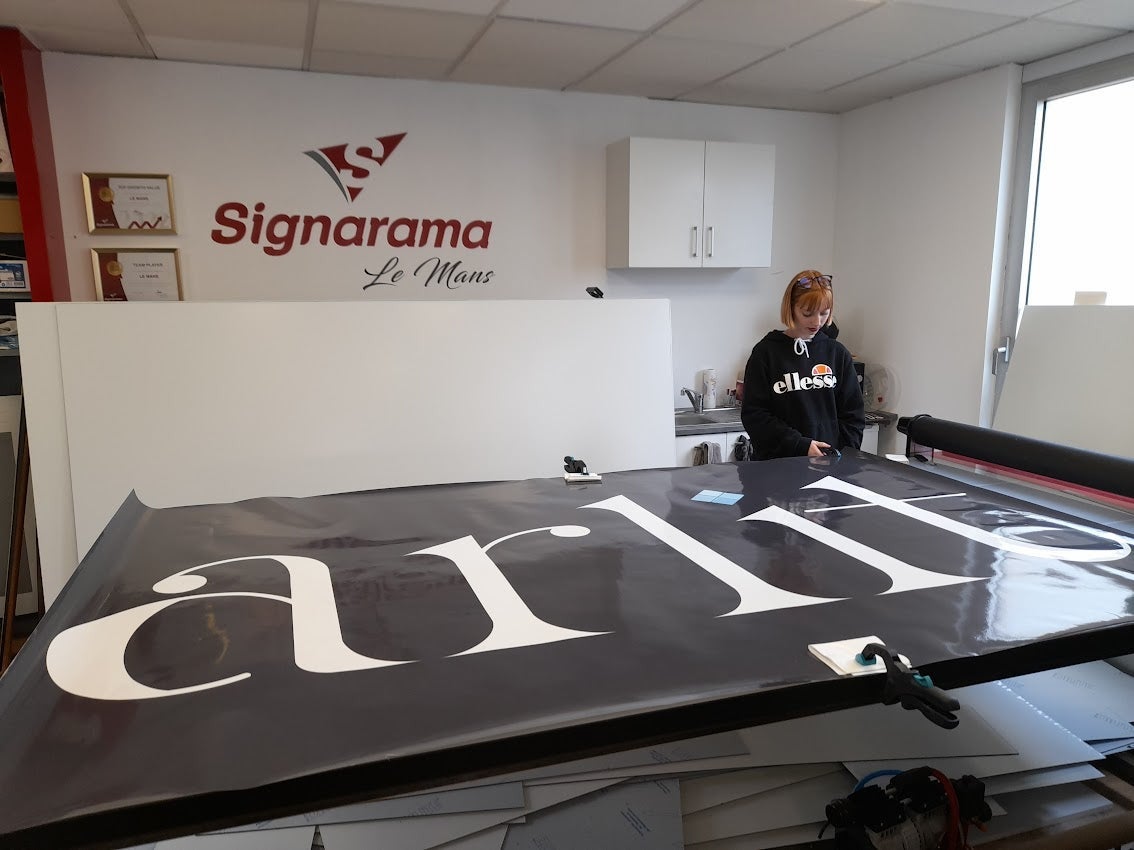Conception et Pose d'une Enseigne pour Carlito par Signarama Le Mans