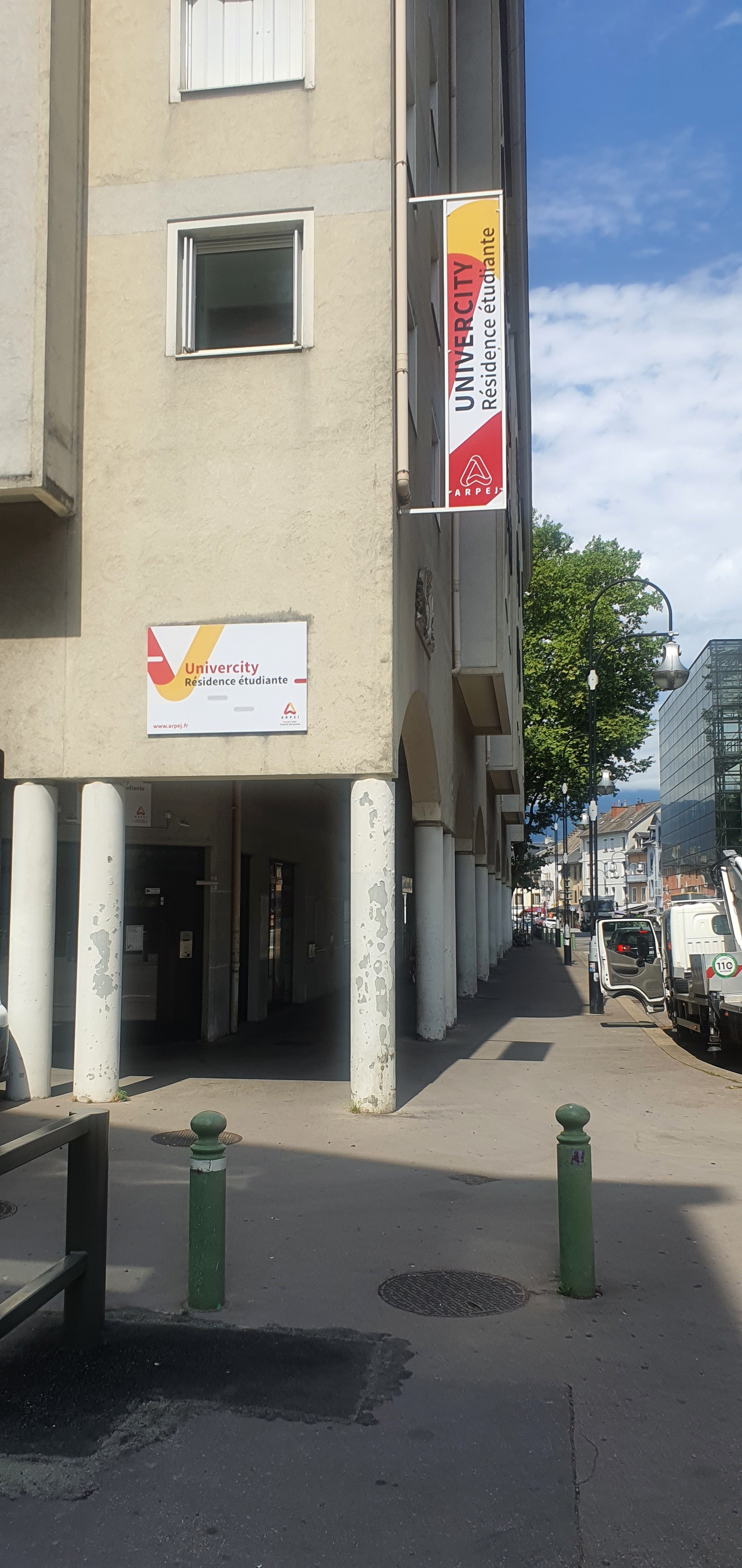 SIGNALÉTIQUE - ENSEIGNE DRAPEAU - VITROPHANIE
