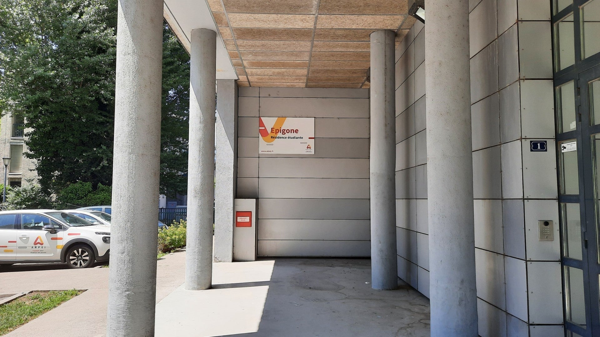SIGNALÉTIQUE - ENSEIGNE DRAPEAU - VITROPHANIE