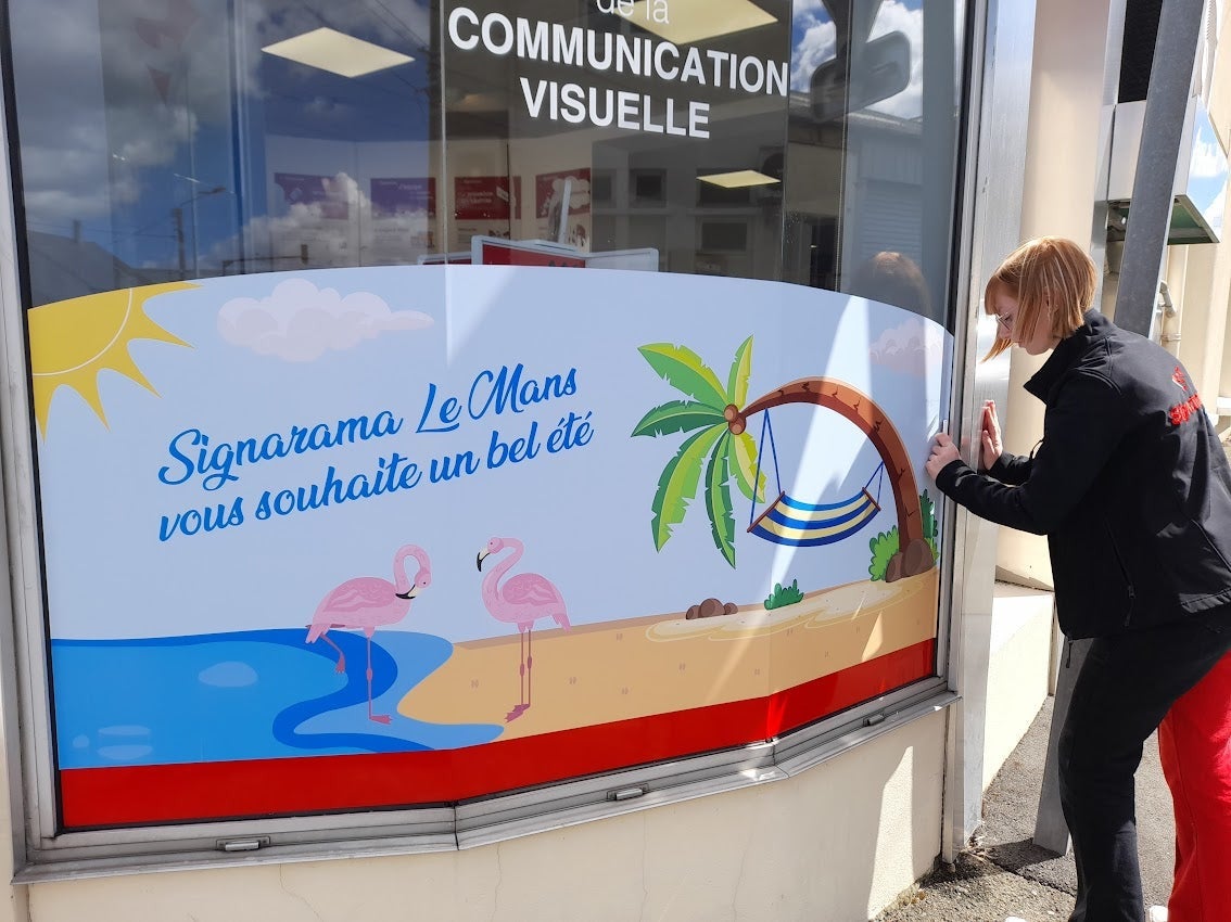 Marquage de vitrine "Spécial été" - Signarama Le Mans
