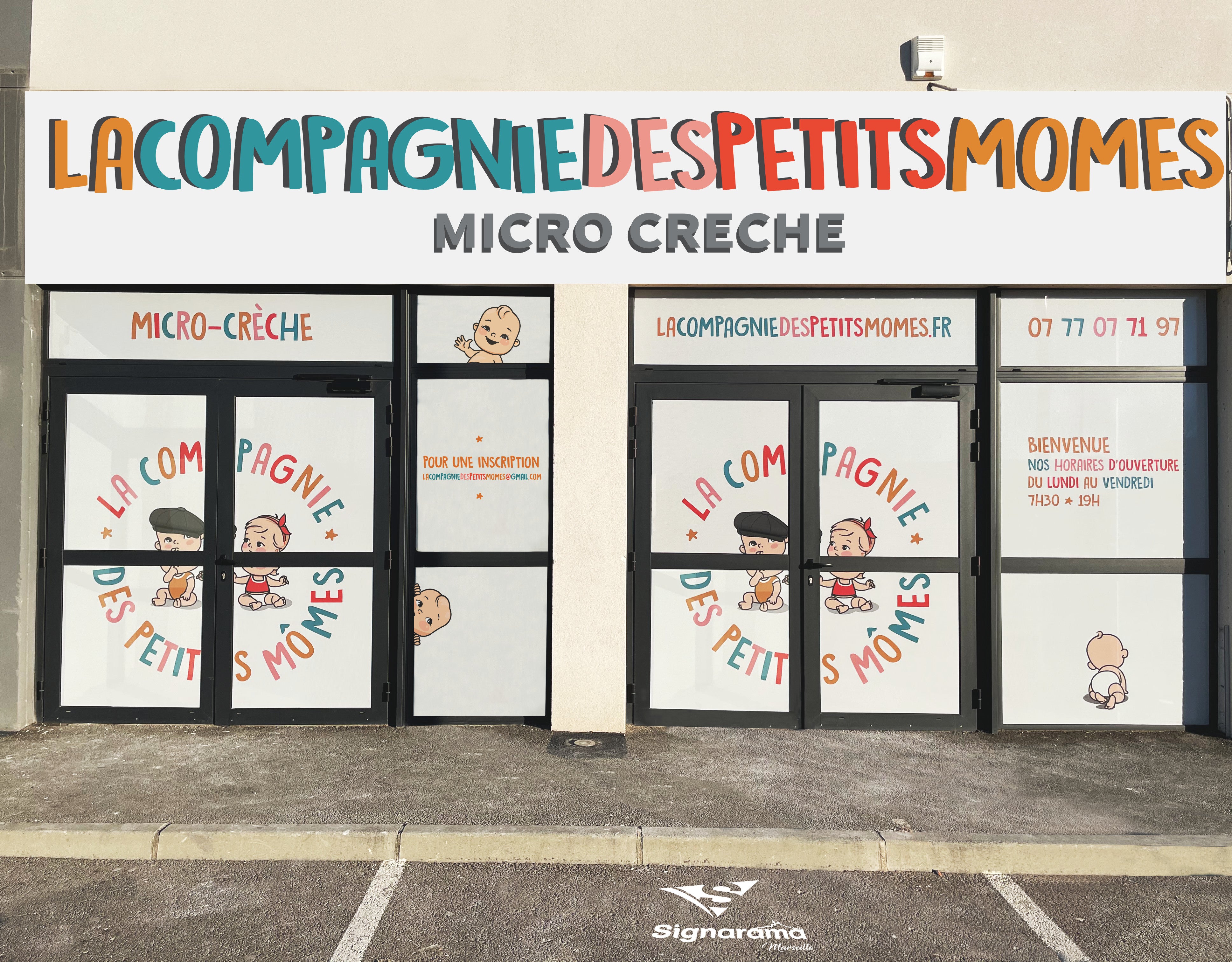 Enseigne-micro-perforee-la-compagnie-des-petits-momes-signarama-marseille