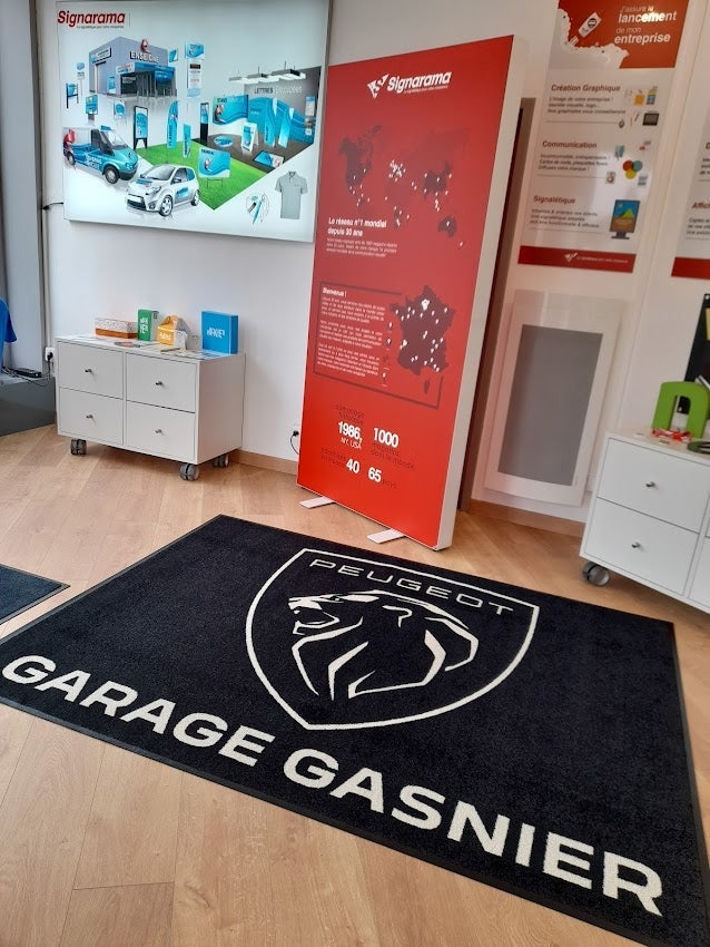 Tapis personnalisé avec logo pour le Garage Gasnier par Signarama Le Mans