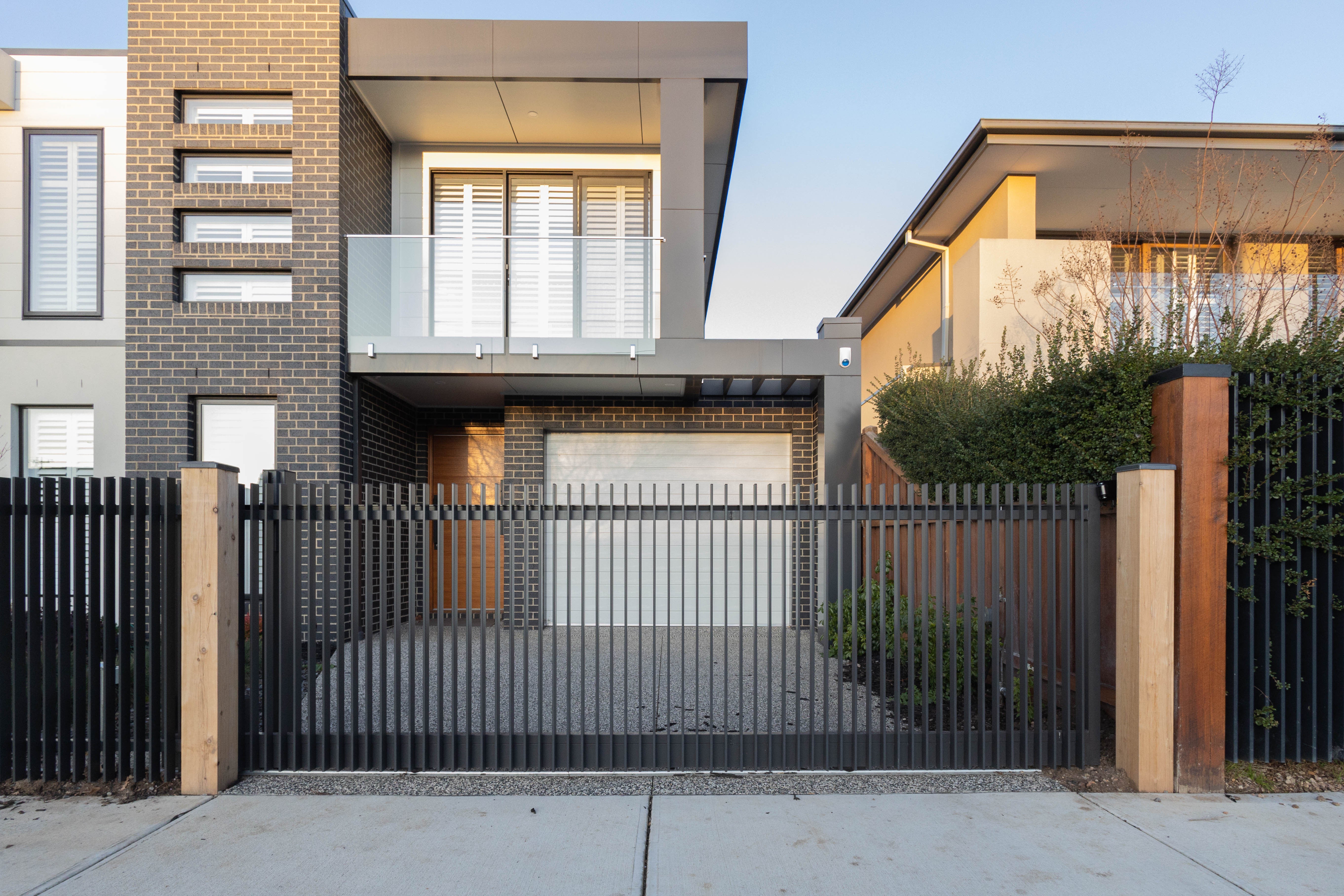 The Fin Sliding Gate