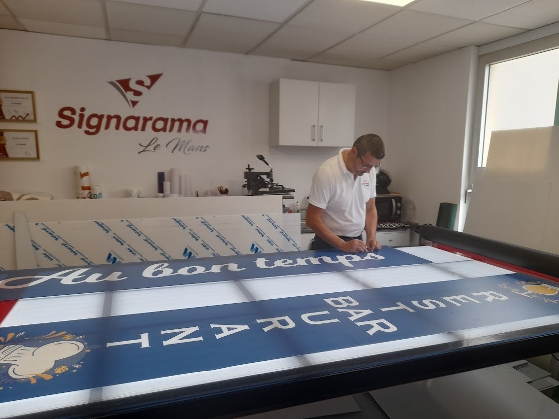 Conception & Pose d'une Enseigne pour le Restaurant Au Bon Temps installé à Louplande par Signarama Le Mans