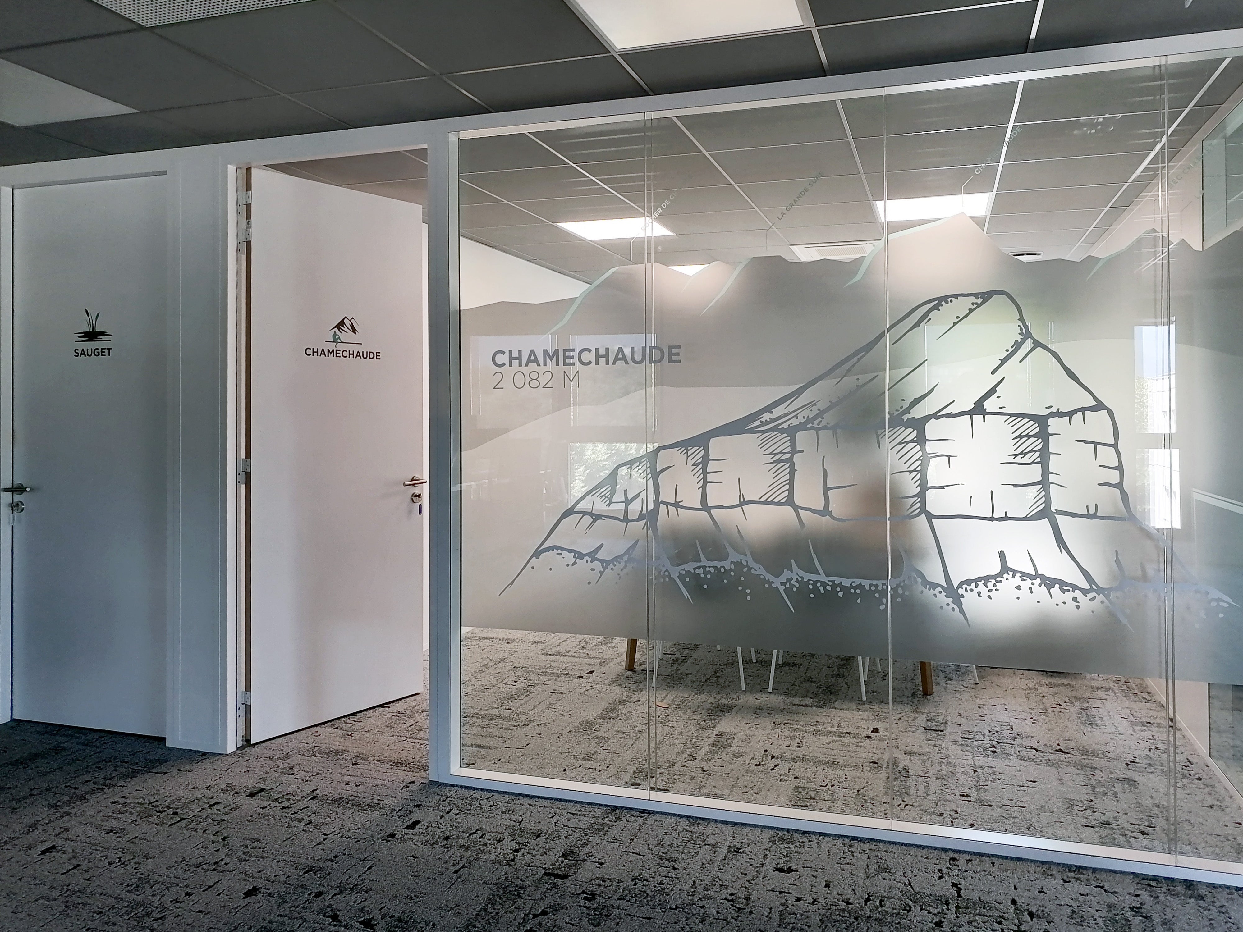 Vitrophanie Bureau du siège HARDIS GROUP - Impression dépoli