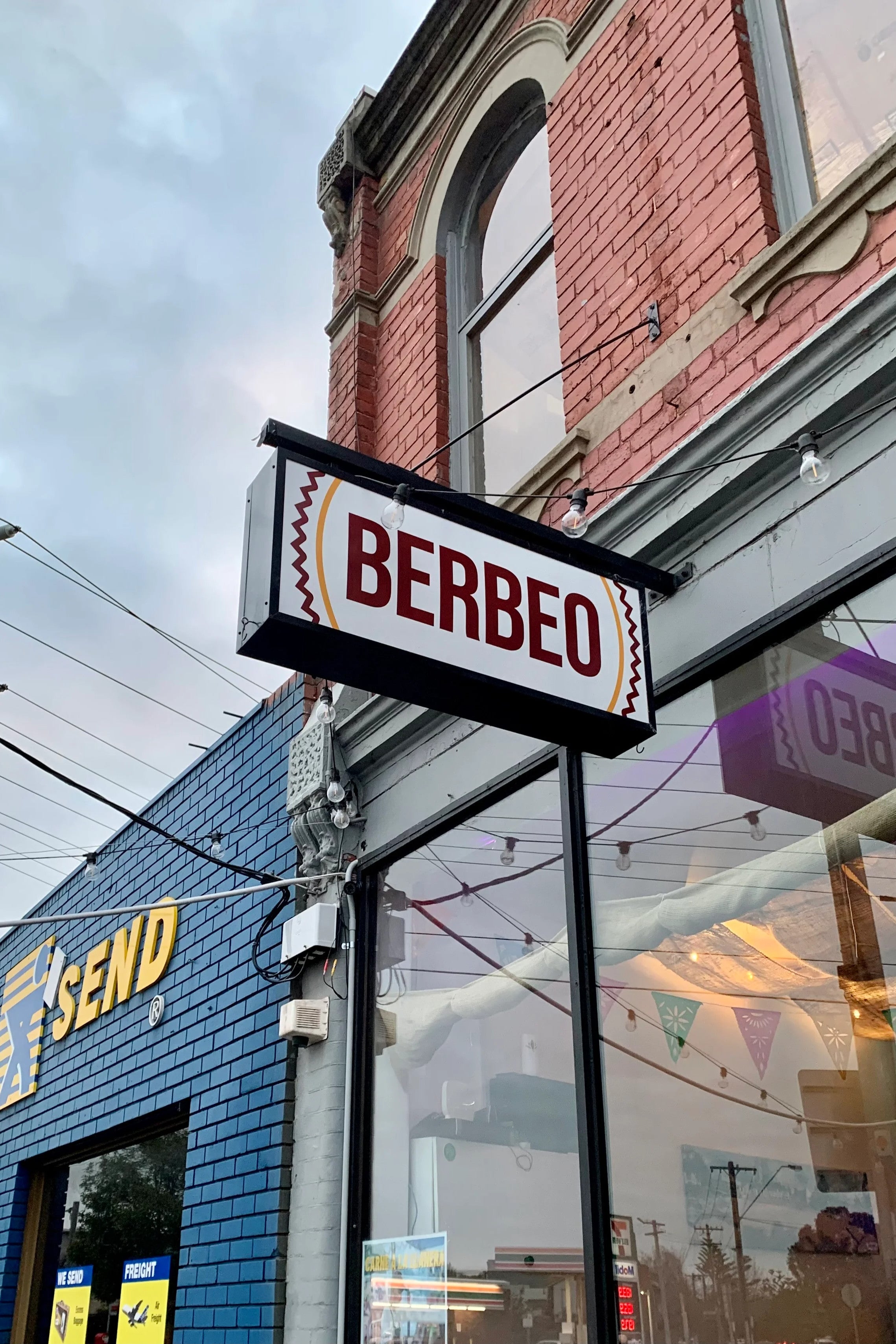 Lightbox - Berbeo Bros.