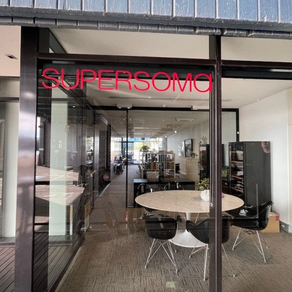 Supersoma_Vinyl lettering