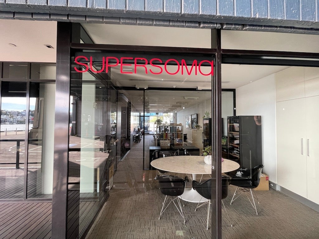 Supersoma_Vinyl lettering