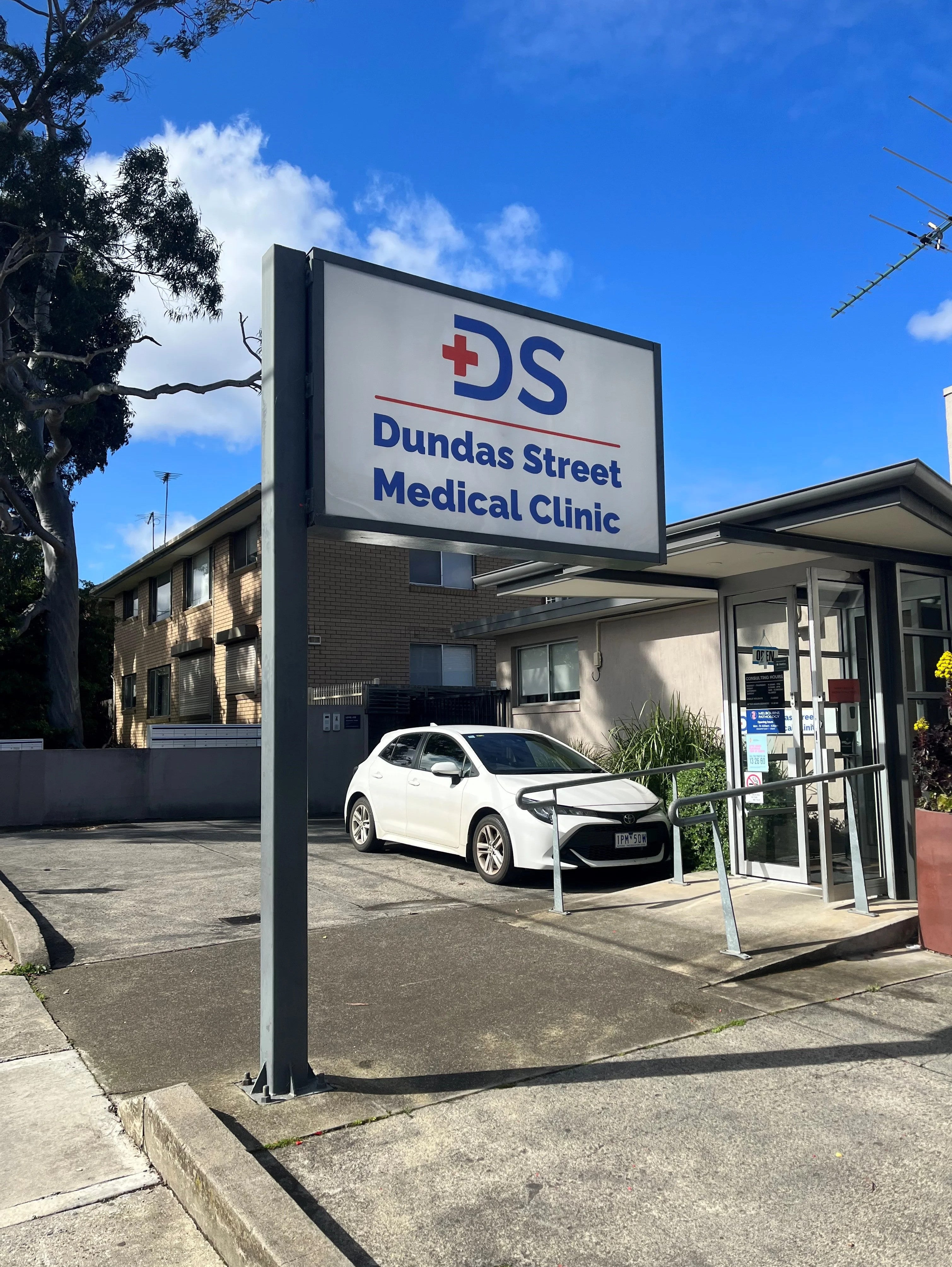 Signage Update - Dundas Street Medical Clinic - Thornbury.