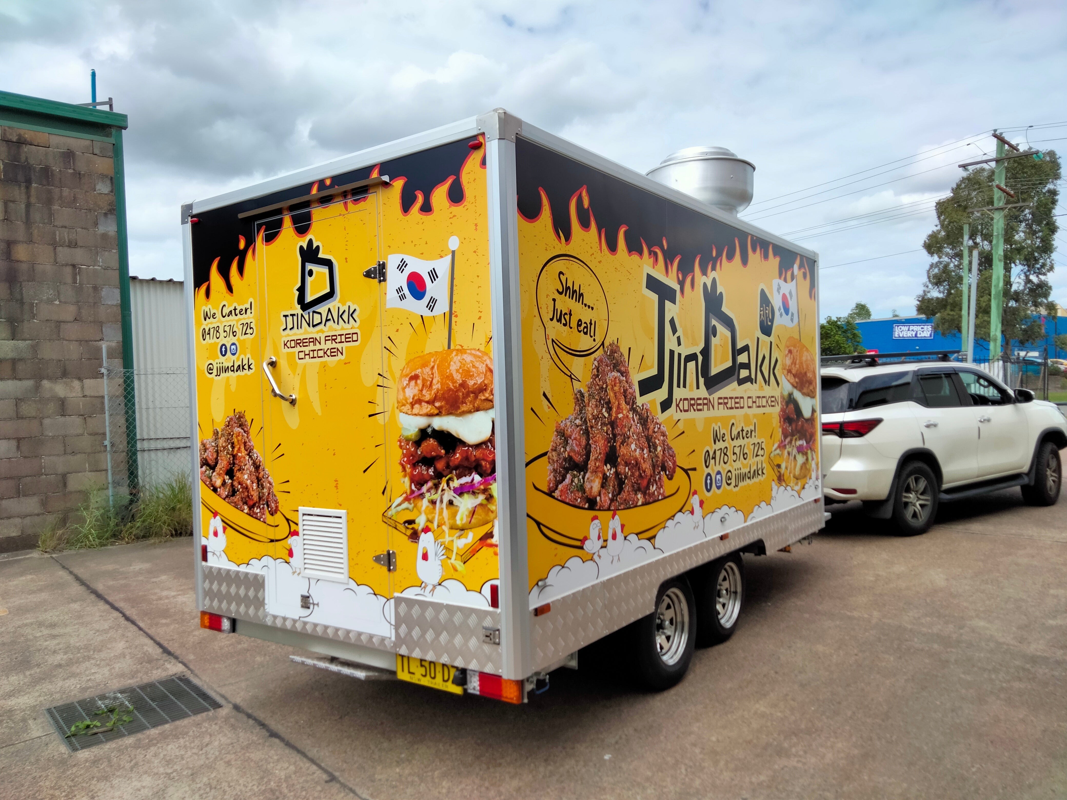 Spectacular 360 wrap on food trailer