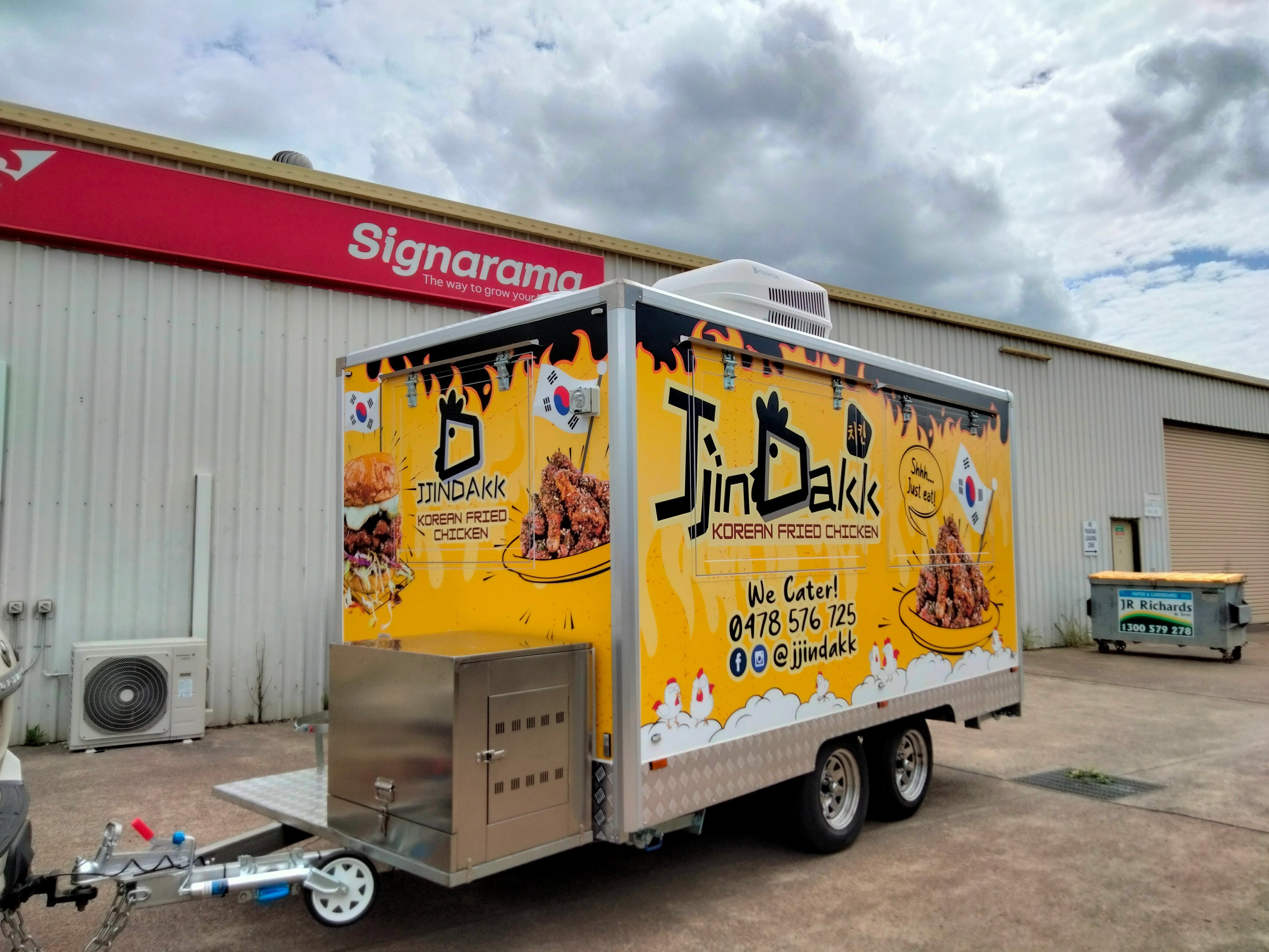 Spectacular 360 wrap on food trailer