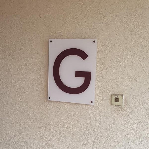 plaque-de-batiment-plexiglas-by-signarama-pose-enseigne-montpellier