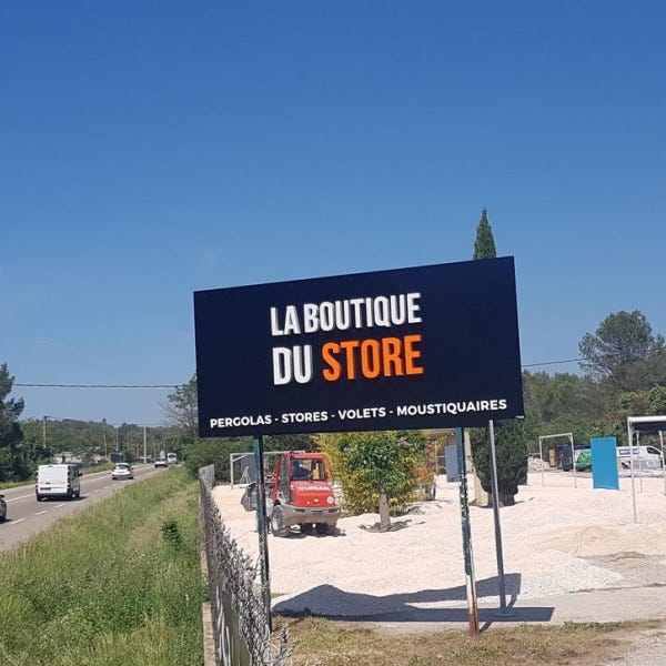 panneau-pre-enseigne-lettres-lumineuses-by-signarama-montpellier-pose-signaletique