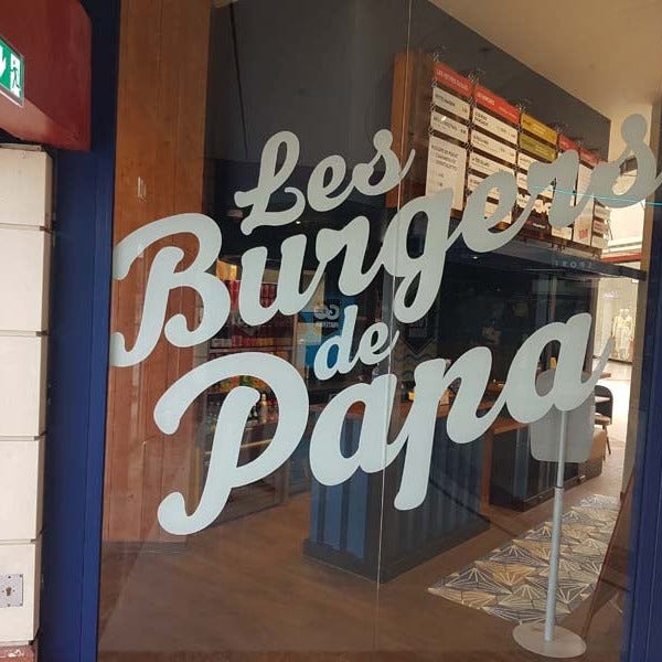 sticker-lettrage-blanc-vitrophanie-vitrine-by-signarama-montpellier-enseigne