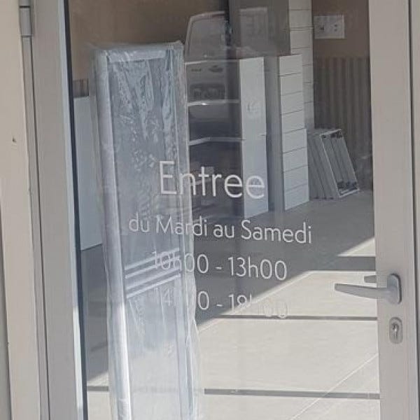vitrophanie-lettrage-horaires-by-signarama-montpellier-enseigne