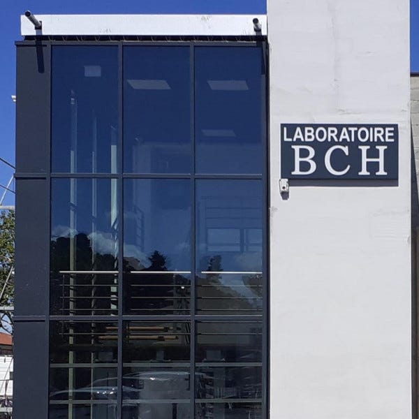 caisson-lumineux-enseigne-laboratoire-medical-clermont-l-herault-by-signarama-montpellier