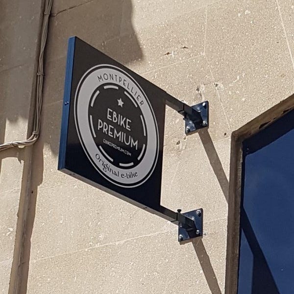 enseigne-caisson-double-face-by-signarama-montpellier